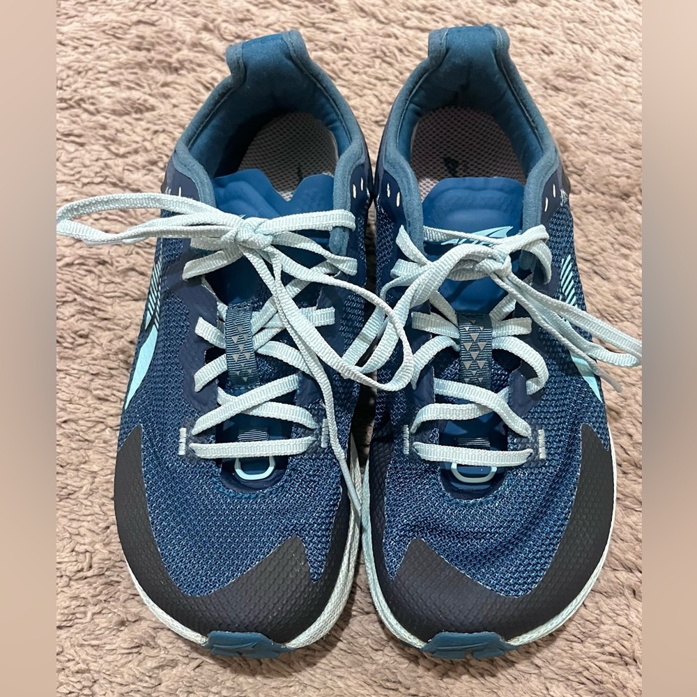 Women's Altra Timp 4 Size 7.5 Dark Blue and Teal Shoes in great shape